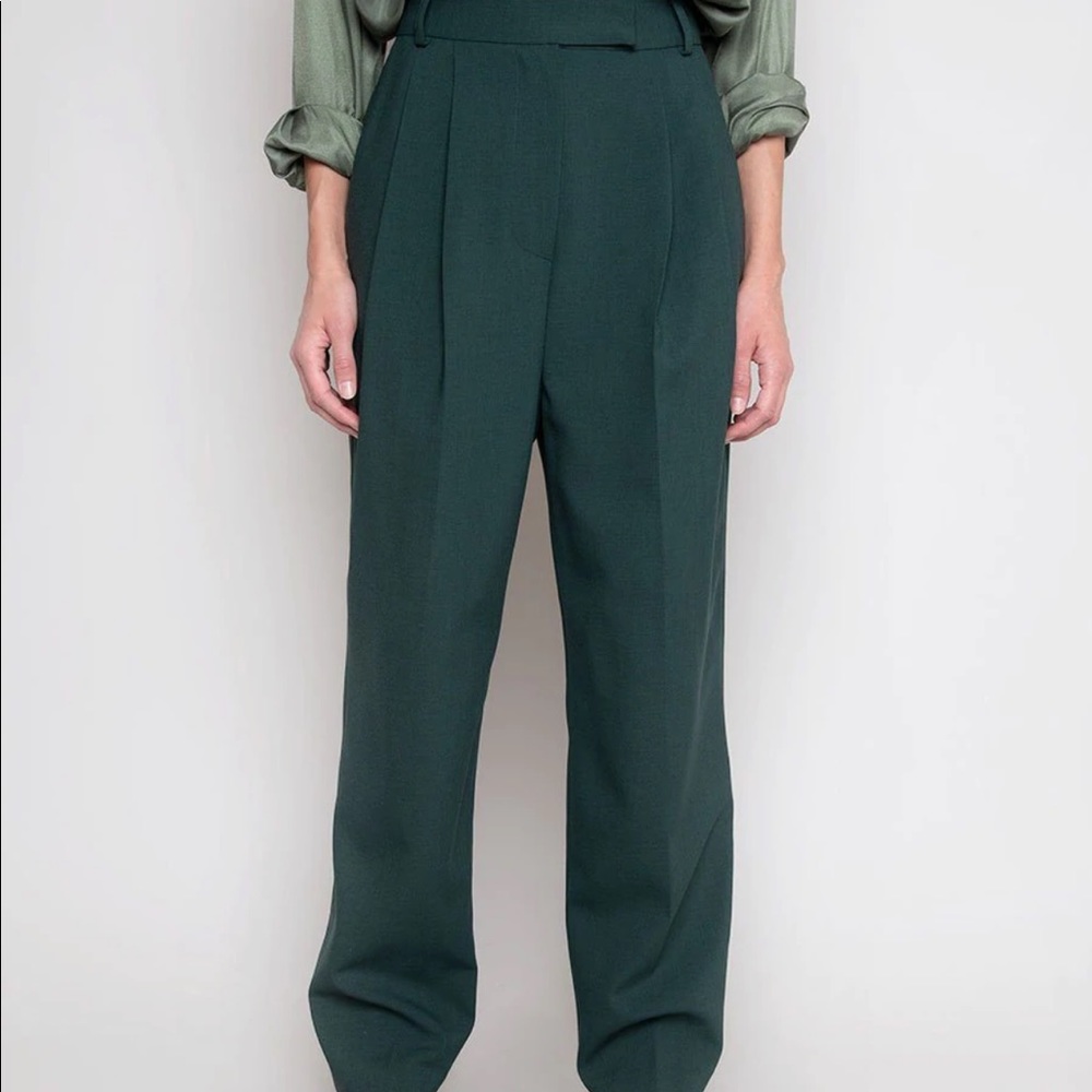 The Frankie shop pleated forest green pants! Never worn - Picture 3 of 3